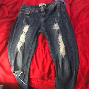 RIPPED SKINNY LOW CUT JEANS